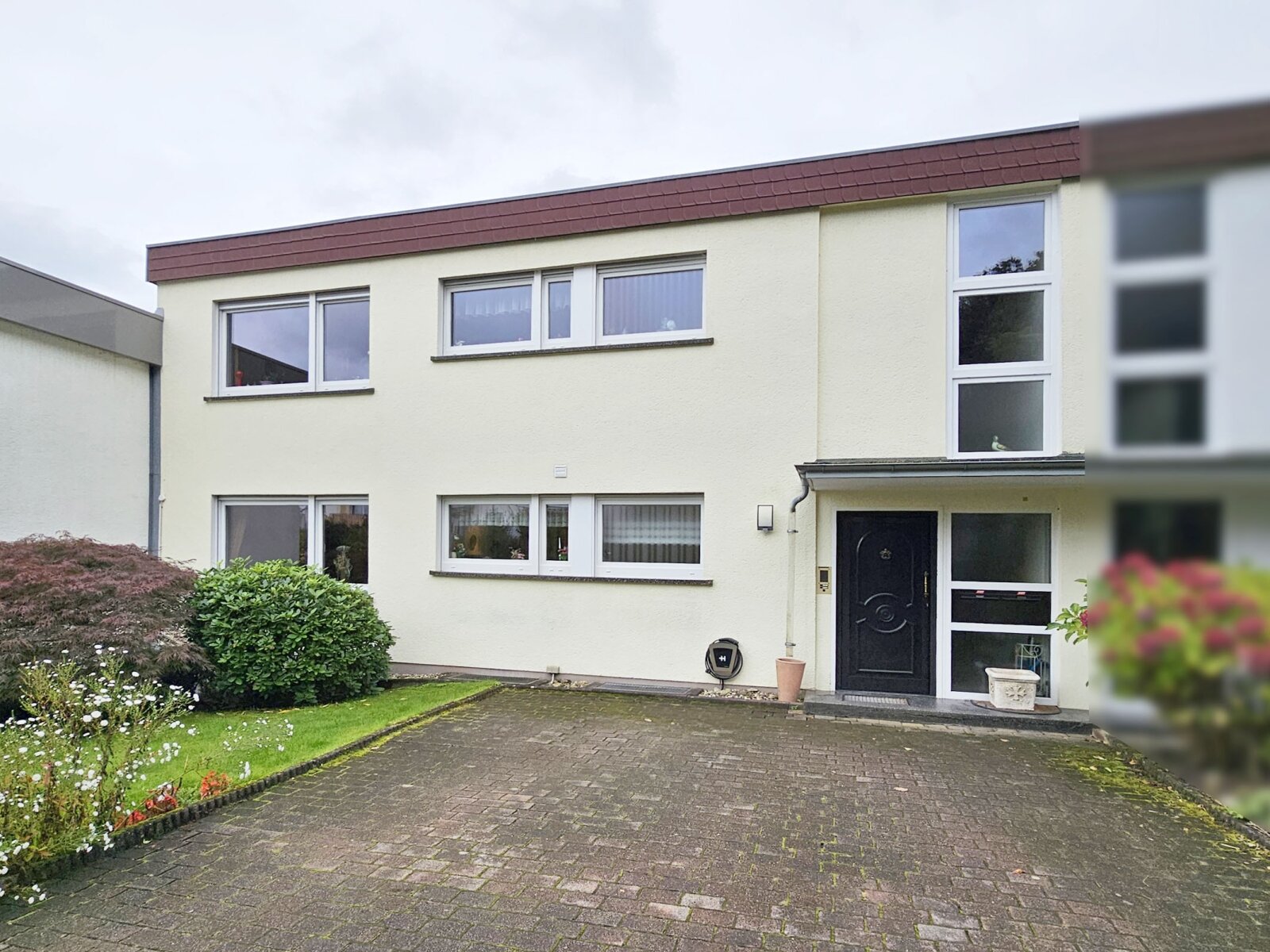 Reihenmittelhaus mit 2 Wohneinheiten in Toplage