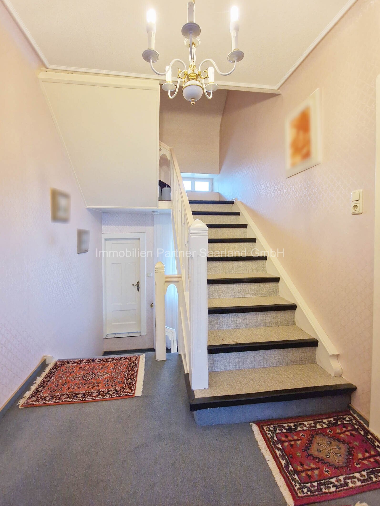 Einfamilienhaus plus Nebengebäude