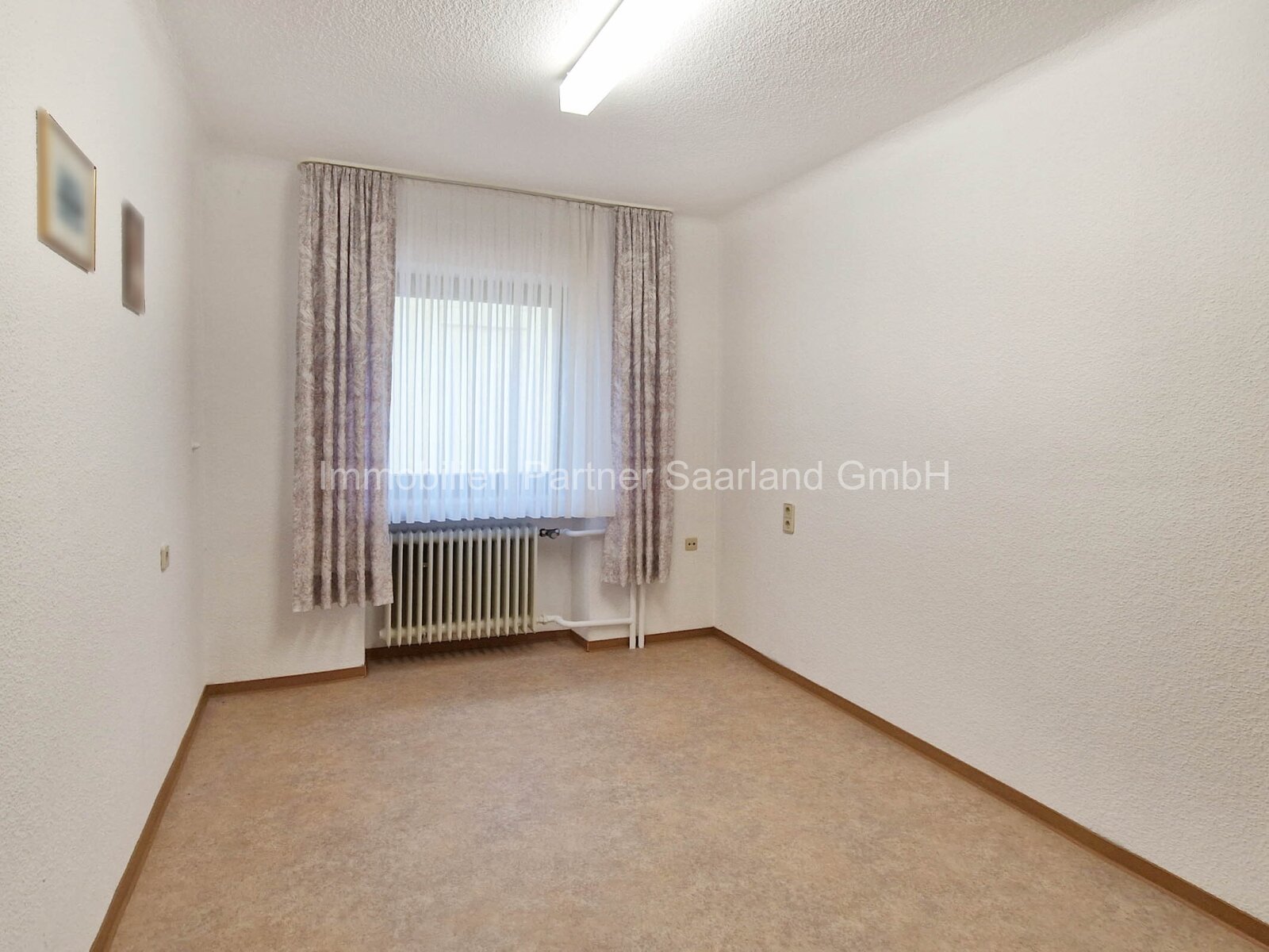 Einfamilienhaus plus Nebengebäude