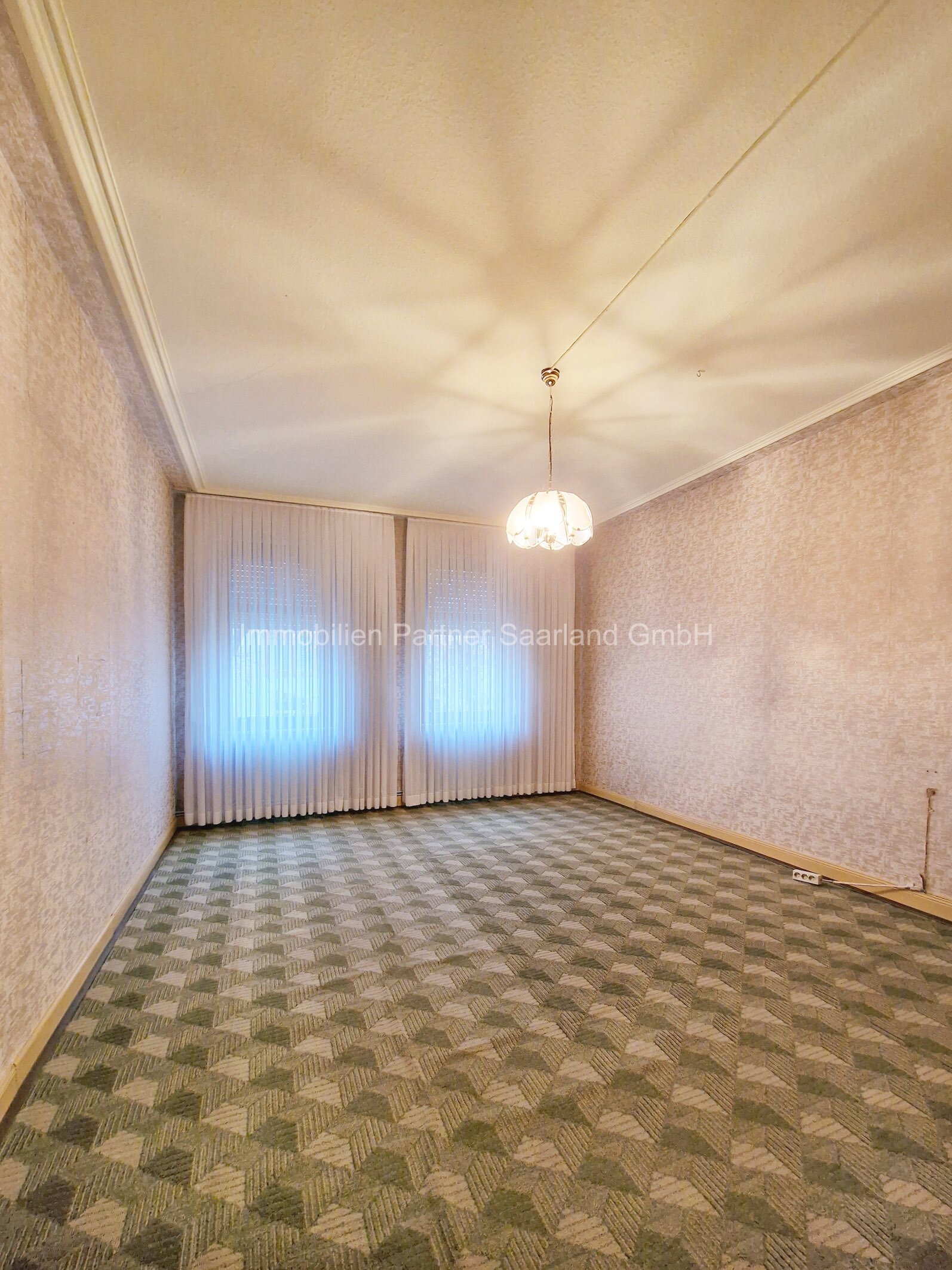 Renovierungsbedürftiges Reihenmittelhaus in VK