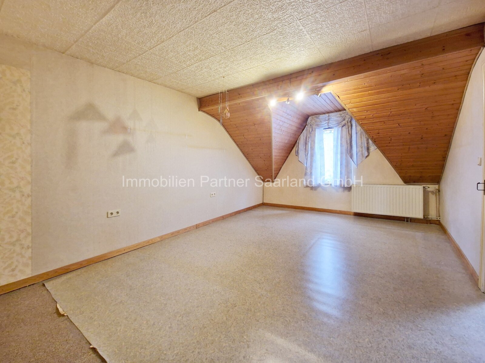 Renovierungsbedürftiges Reihenmittelhaus in VK