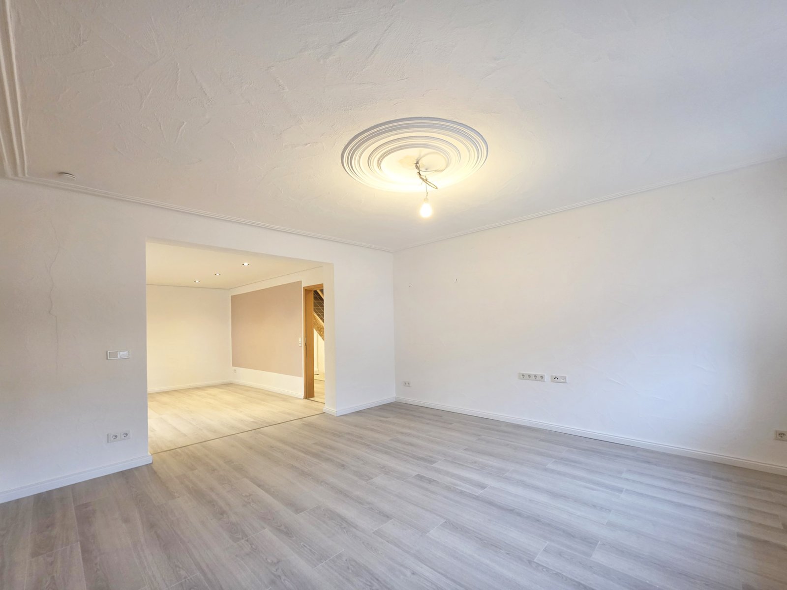 *neuer Preis* Freistehendes Einfamilienhaus