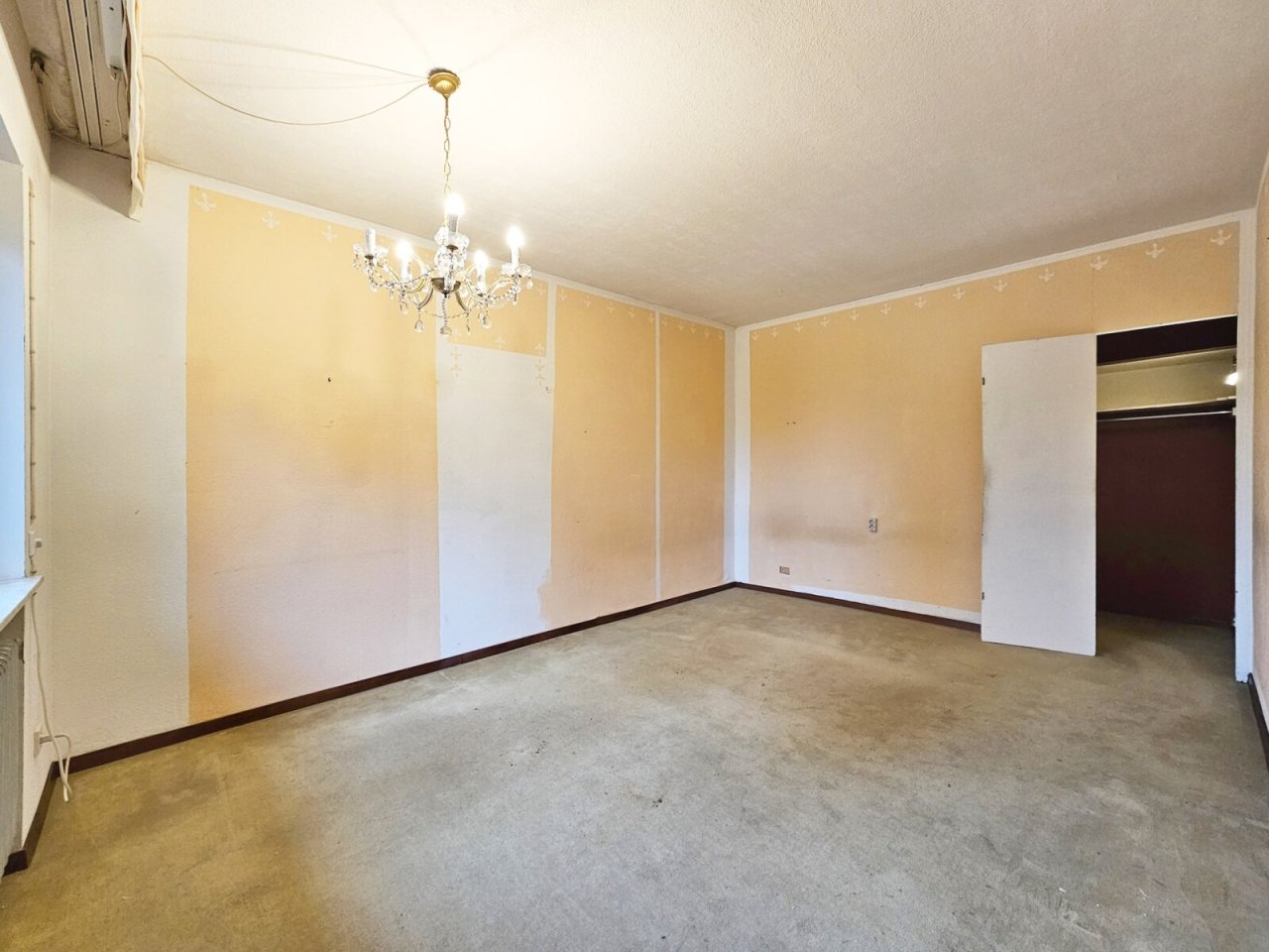 Zimmer mit Ankleidebereich