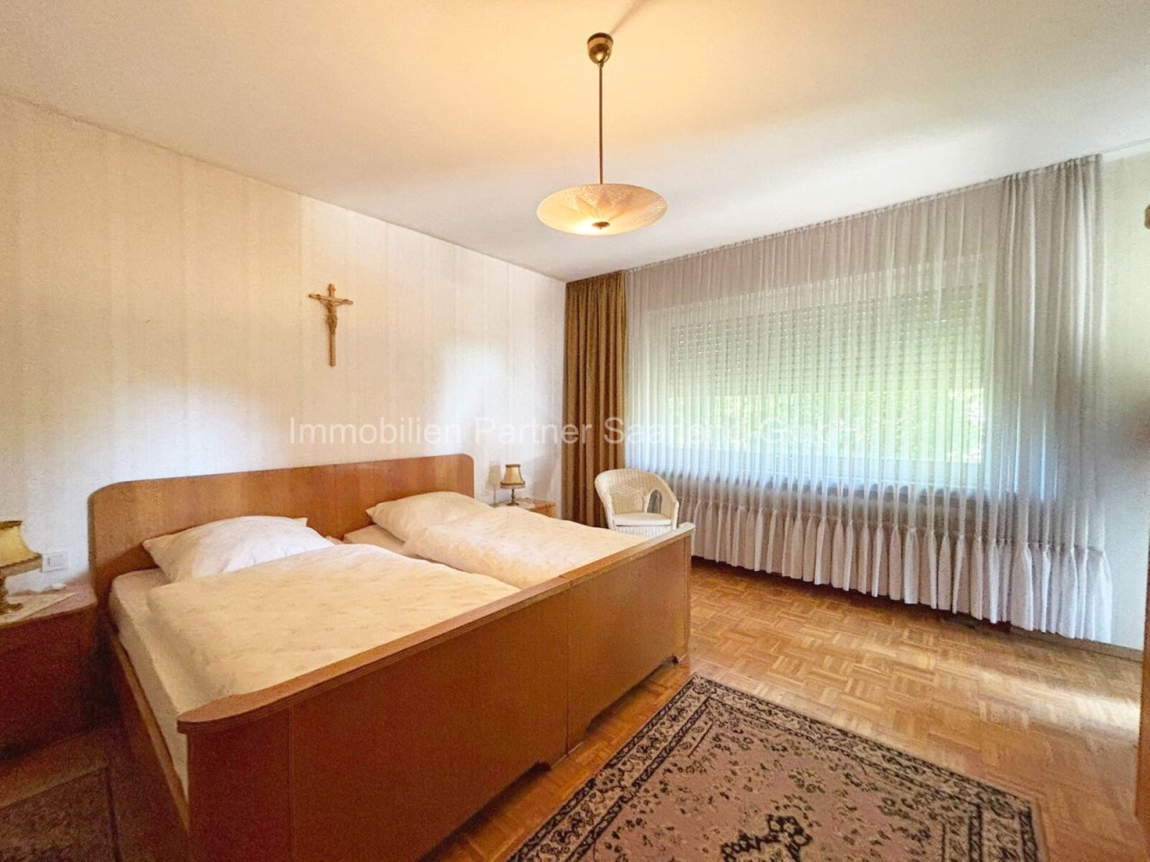 Zimmer mit Zugang zum Balkon Obergeschoss