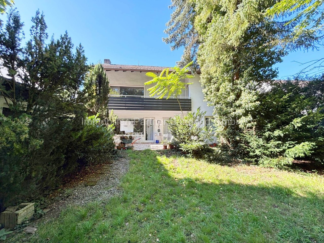 Garten und Rückansicht