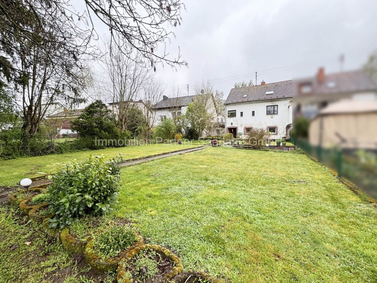 Rückansicht und Garten