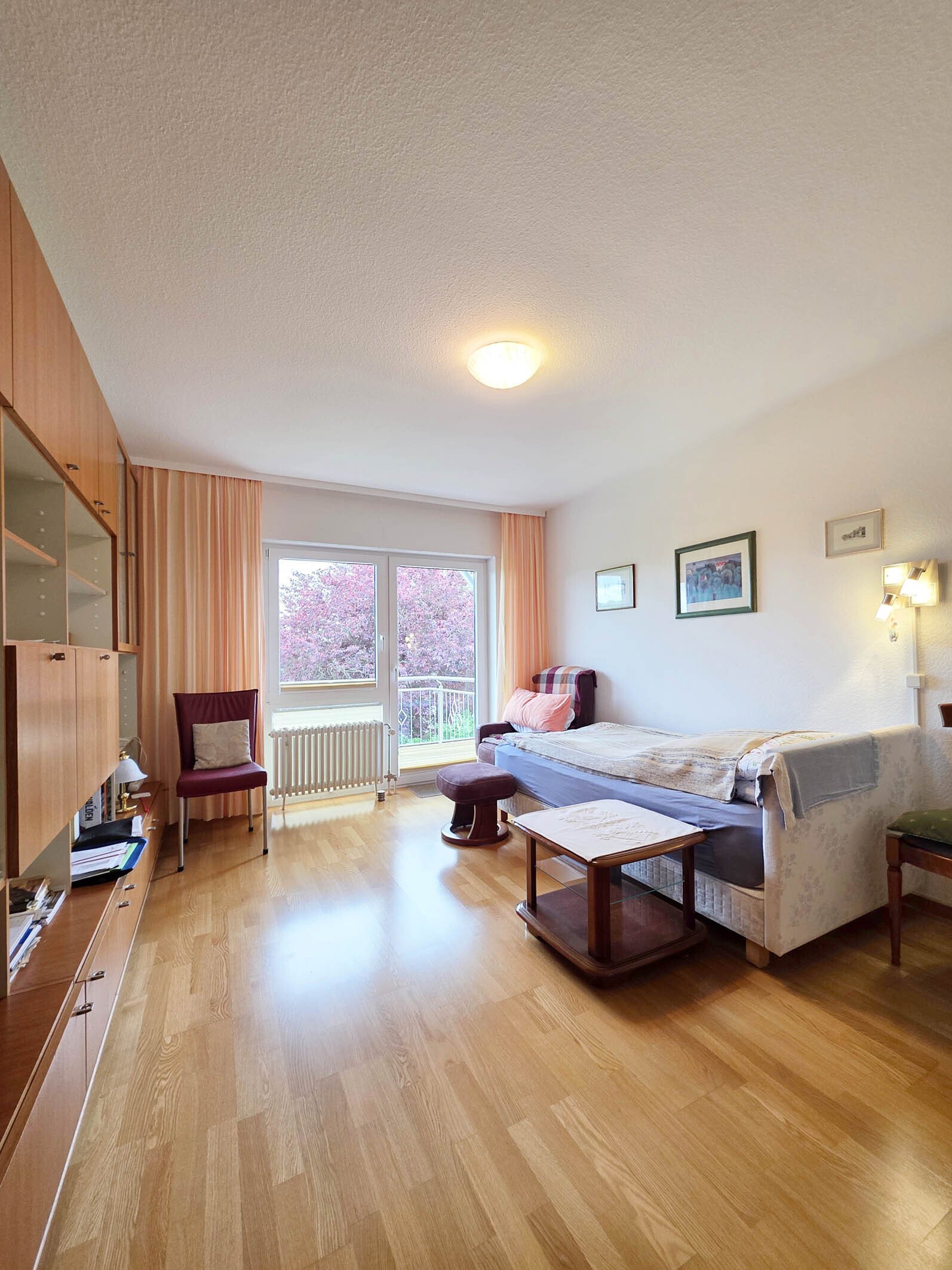 Zimmer ebenfalls mit Zugang zum Balkon EG