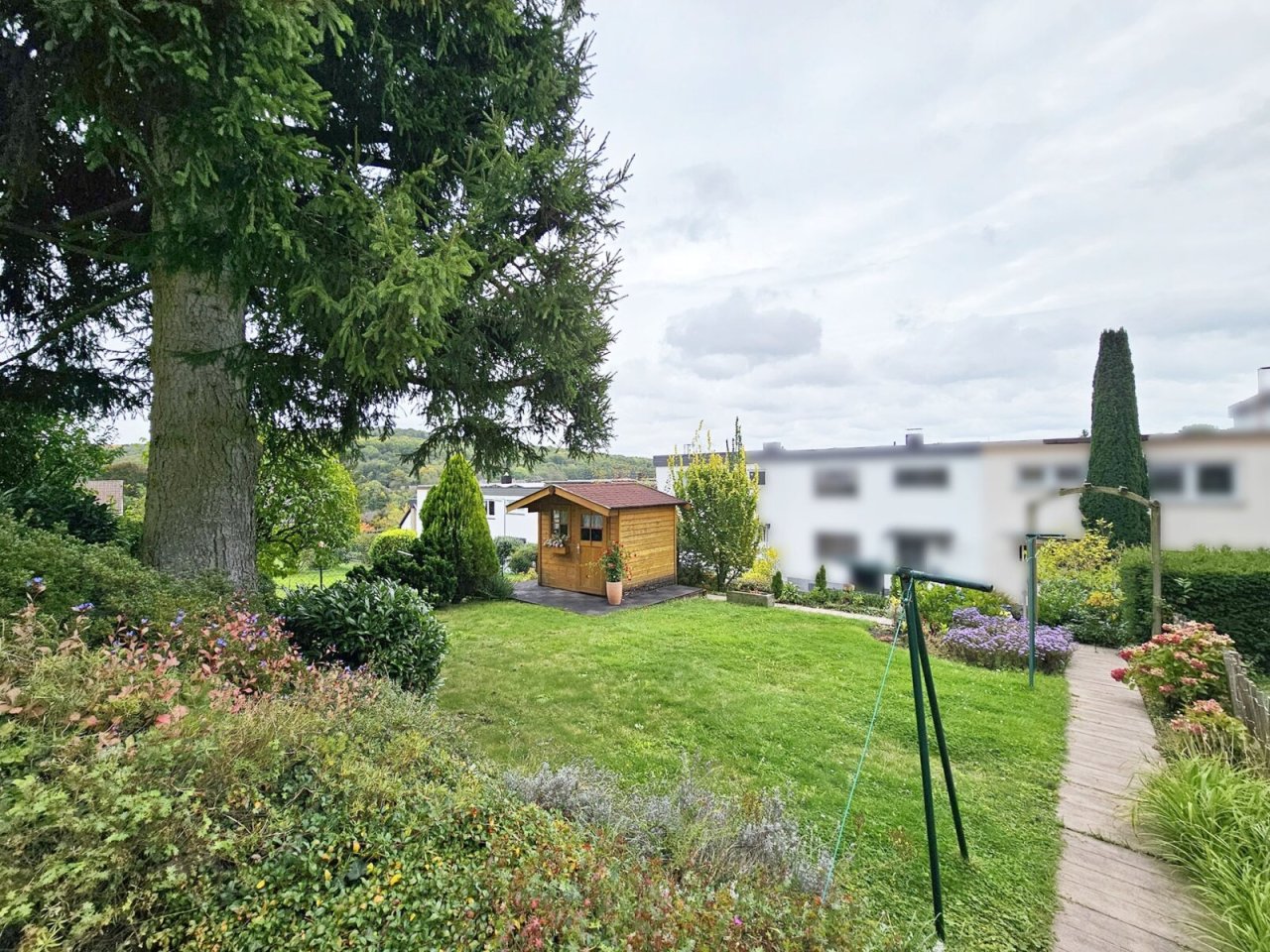 Reihenmittelhaus mit 2 Wohneinheiten in Toplage (2) — Garten