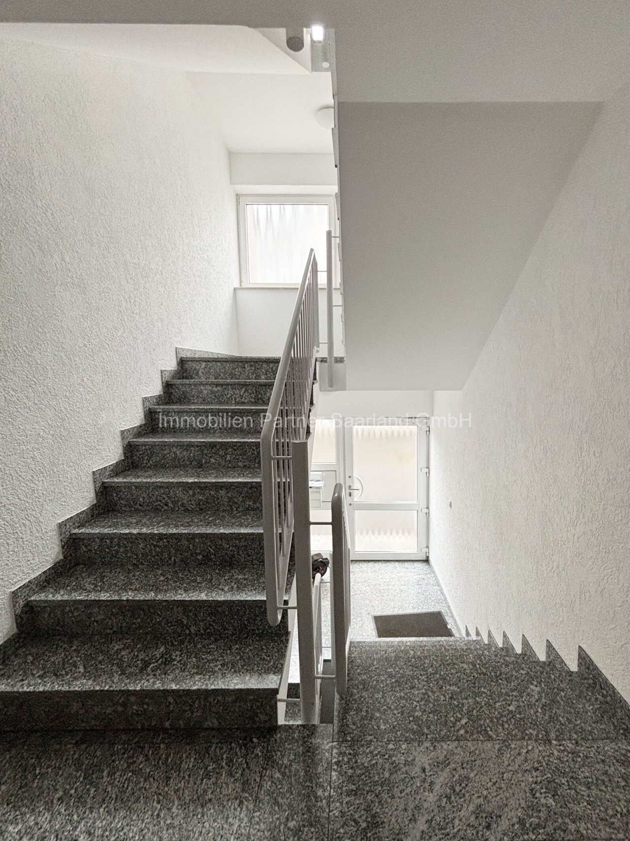 Gepflegte Eigentumswohnung in Nalbach (7) — Treppenhaus