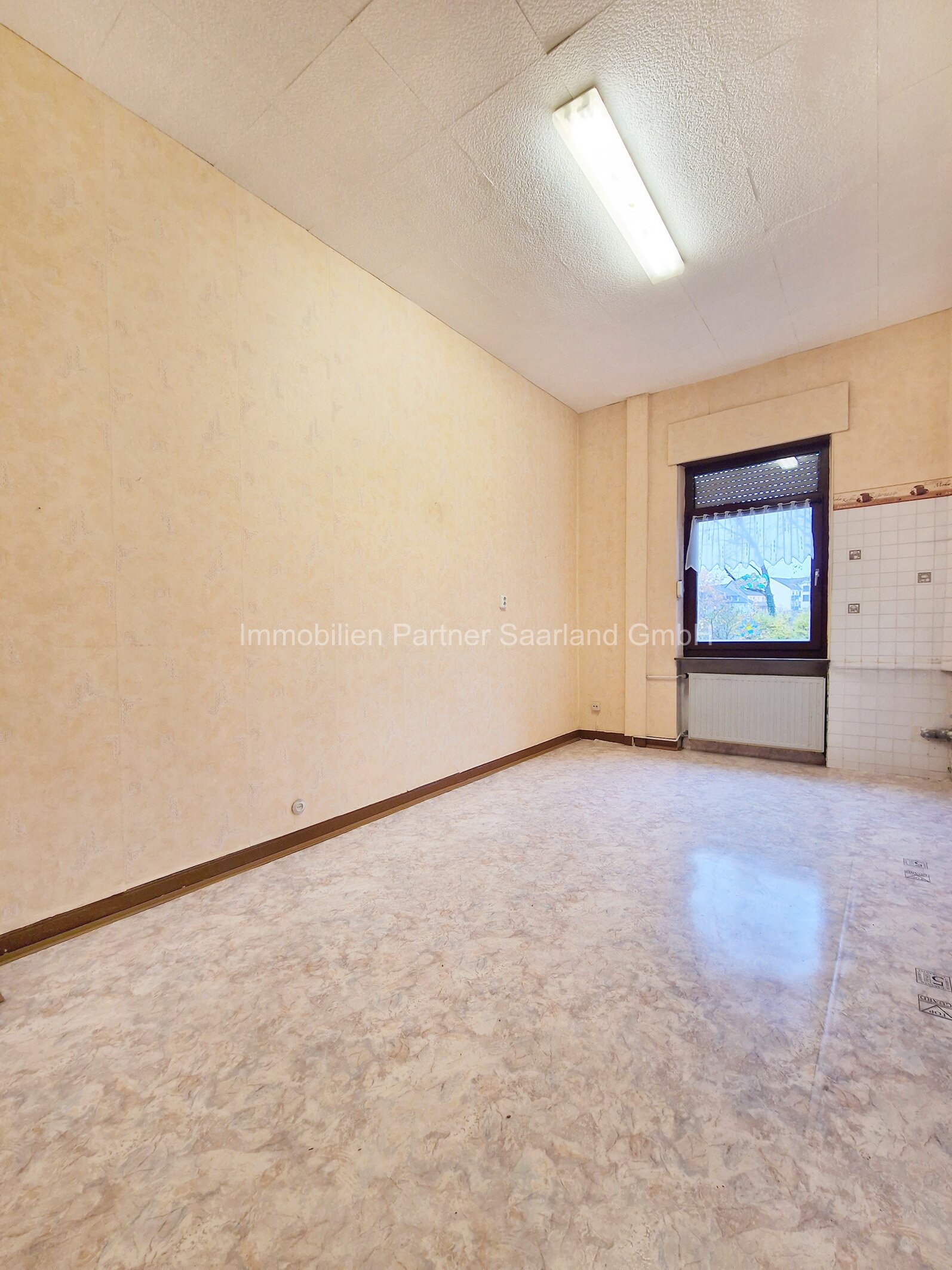 Renovierungsbedürftiges Reihenmittelhaus in VK (13) — Küche EG