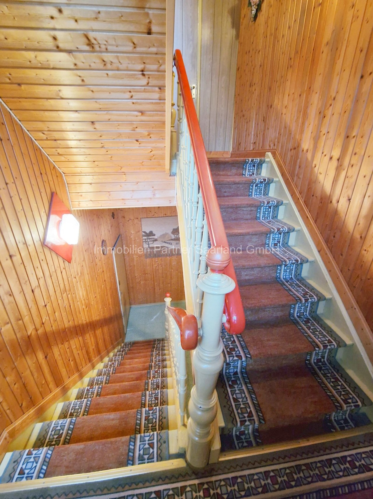 Renovierungsbedürftiges Reihenmittelhaus in VK (13) — Treppenaufgang