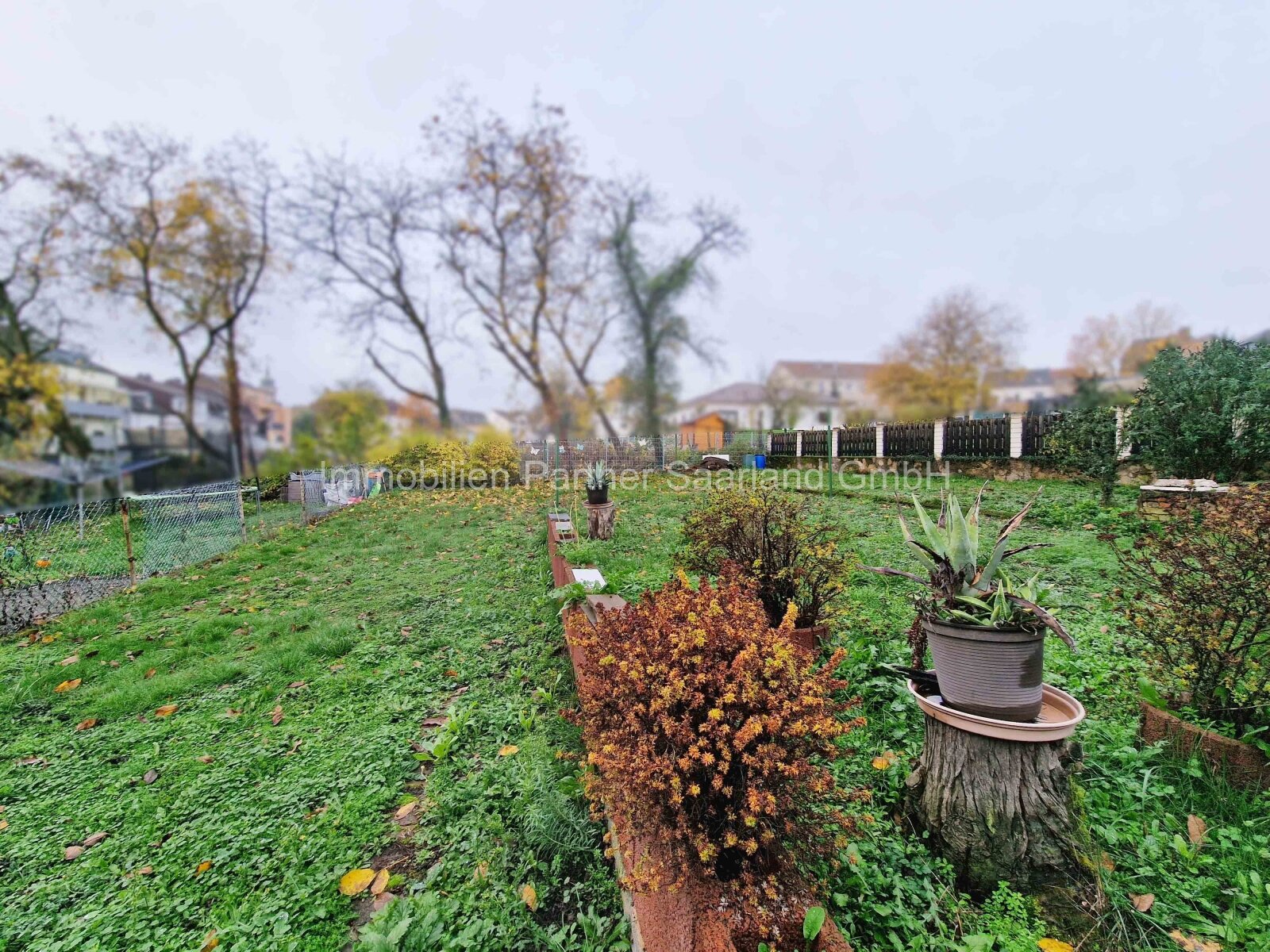 Renovierungsbedürftiges Reihenmittelhaus in VK (13) — Garten