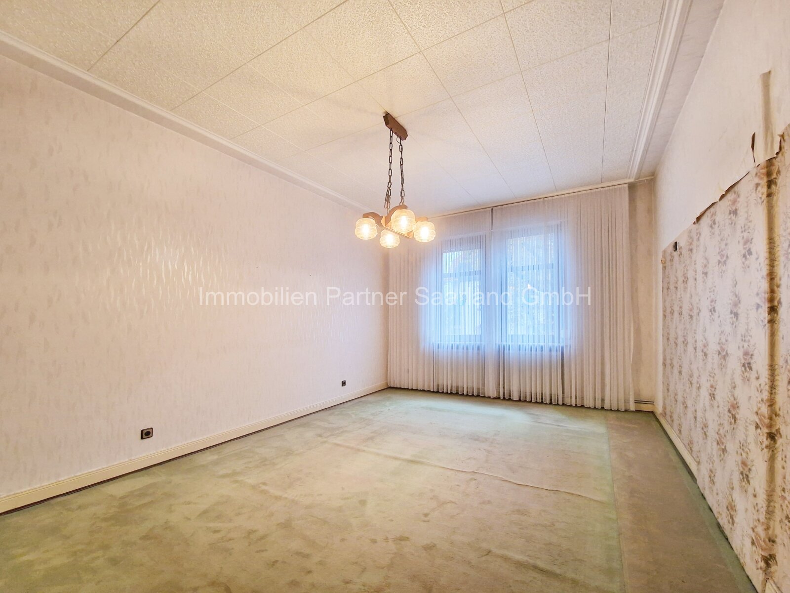 Renovierungsbedürftiges Reihenmittelhaus in VK (13) — Zimmer OG