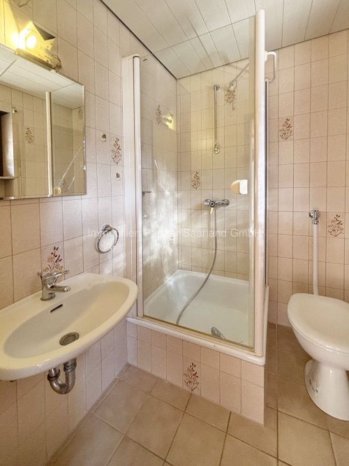 *neuer Preis* Einfamilienhaus mit ELW in Lebach (14) — Duschbad EG