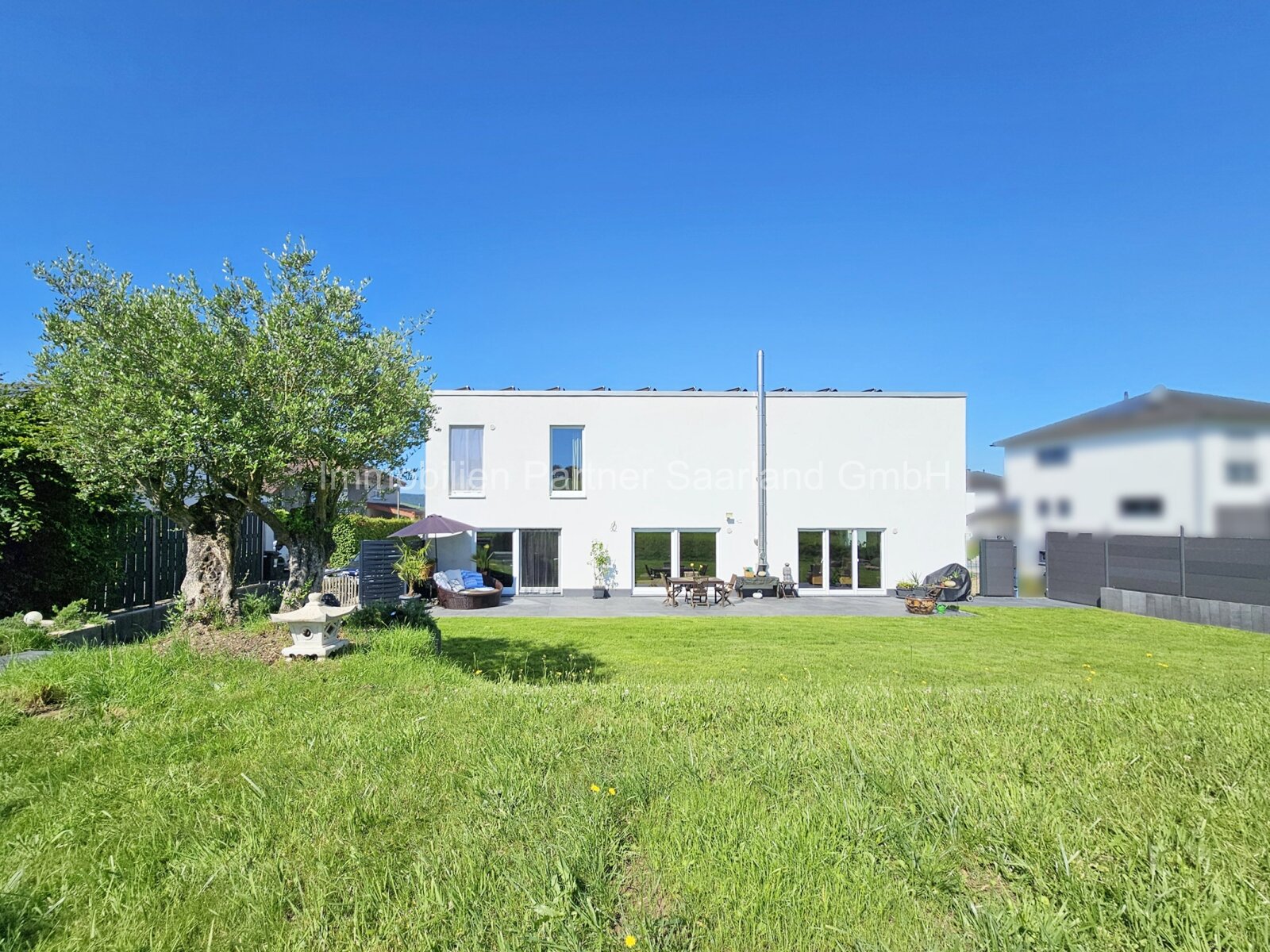 Traumhaus nahe luxemburgischer Grenze (15) — Garten und Rückansicht