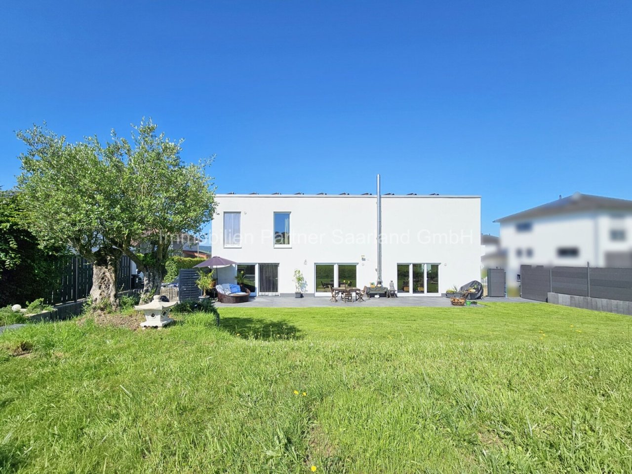 Traumhaus nahe luxemburgischer Grenze (15) — Garten und Rückansicht
