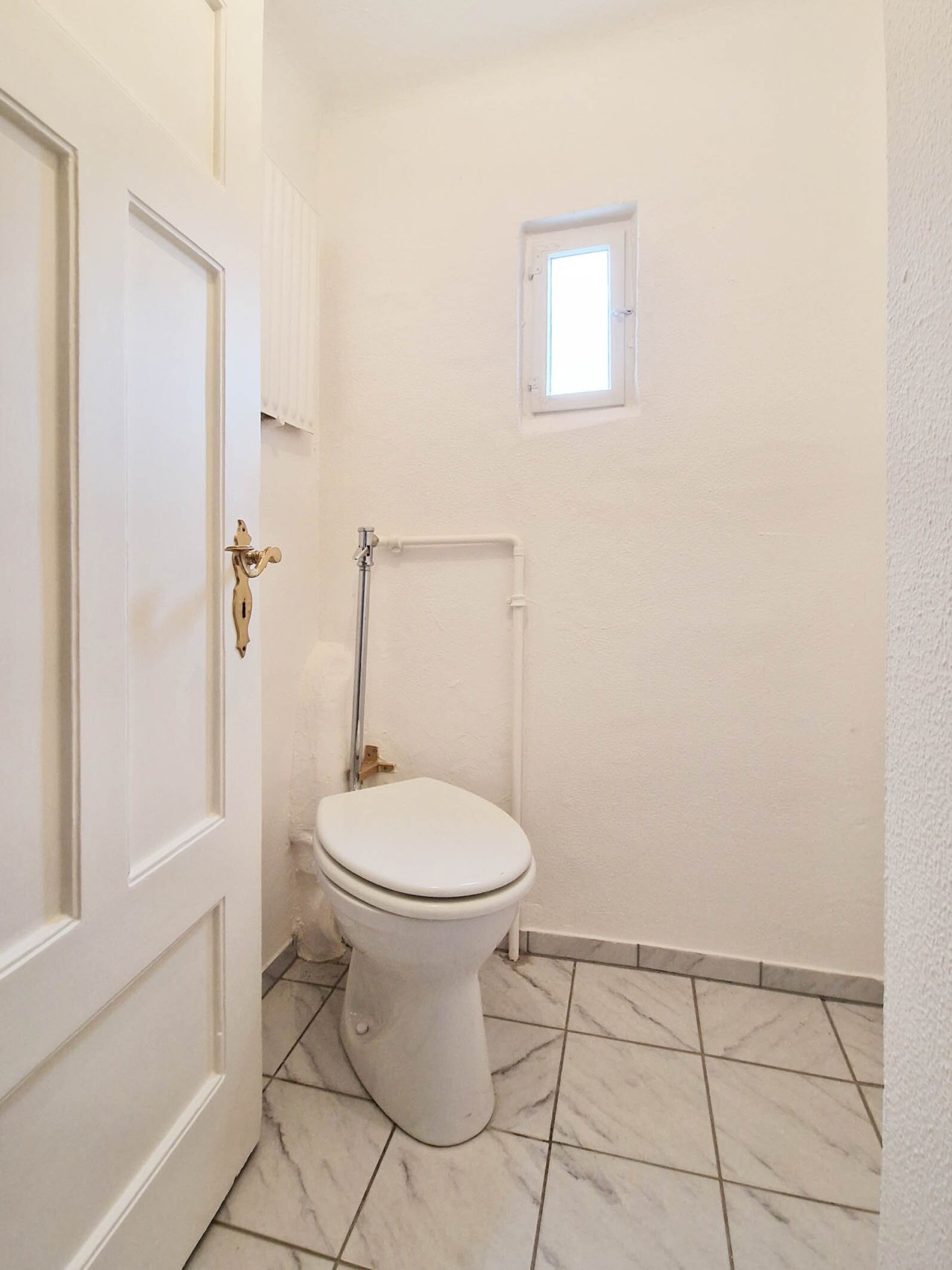 Top Gelegenheit! Wohn-/ Geschäftshaus plus Nebengebäude (12) — WC Treppenhaus