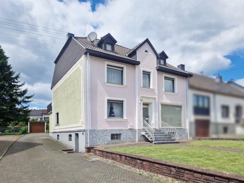 Top Gelegenheit! Wohn-/ Geschäftshaus plus Nebengebäude (12) — Seitliche Ansicht
