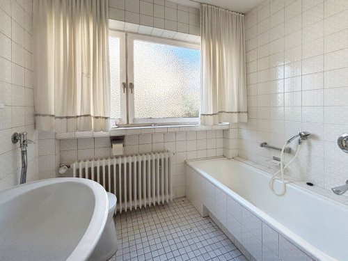 Freistehende Immobilie in beliebter Lage von Saarlouis (11) — Badezimmer OG