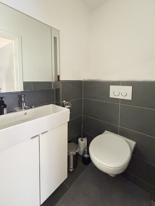 *verkauft* Modernisierte 130 m² Eigentumswohnung  Klarenthal (23) — Gäste-WC