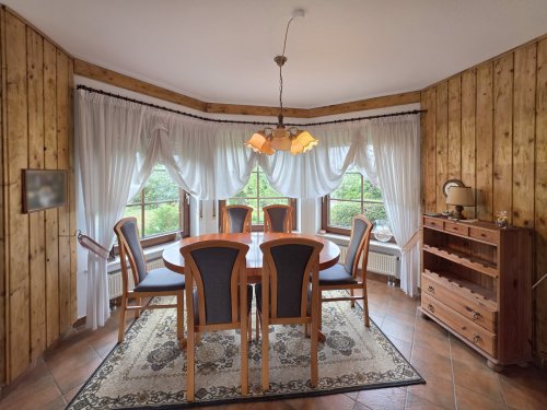 EFH in Saarlouis-Picard mit idyllischem Garten (25) — Erker